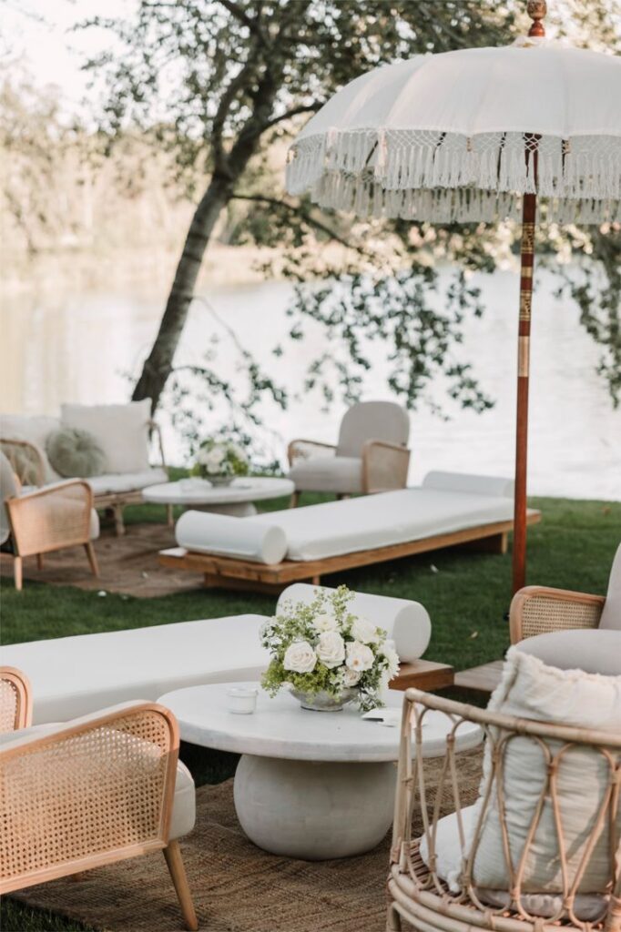 Beach Club lounge järvekaldal